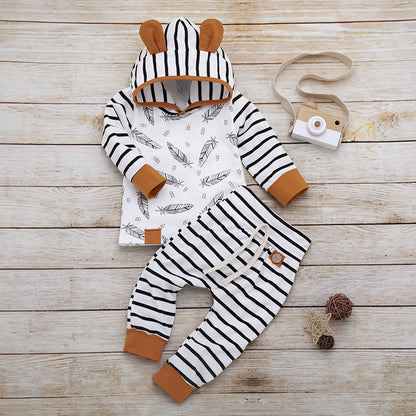 Conjunto Rayas Plumas Camel - detalle capucha