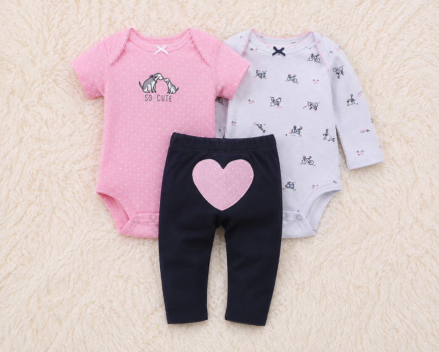 Conjunto Corazón Rosa - vista completa con bebé