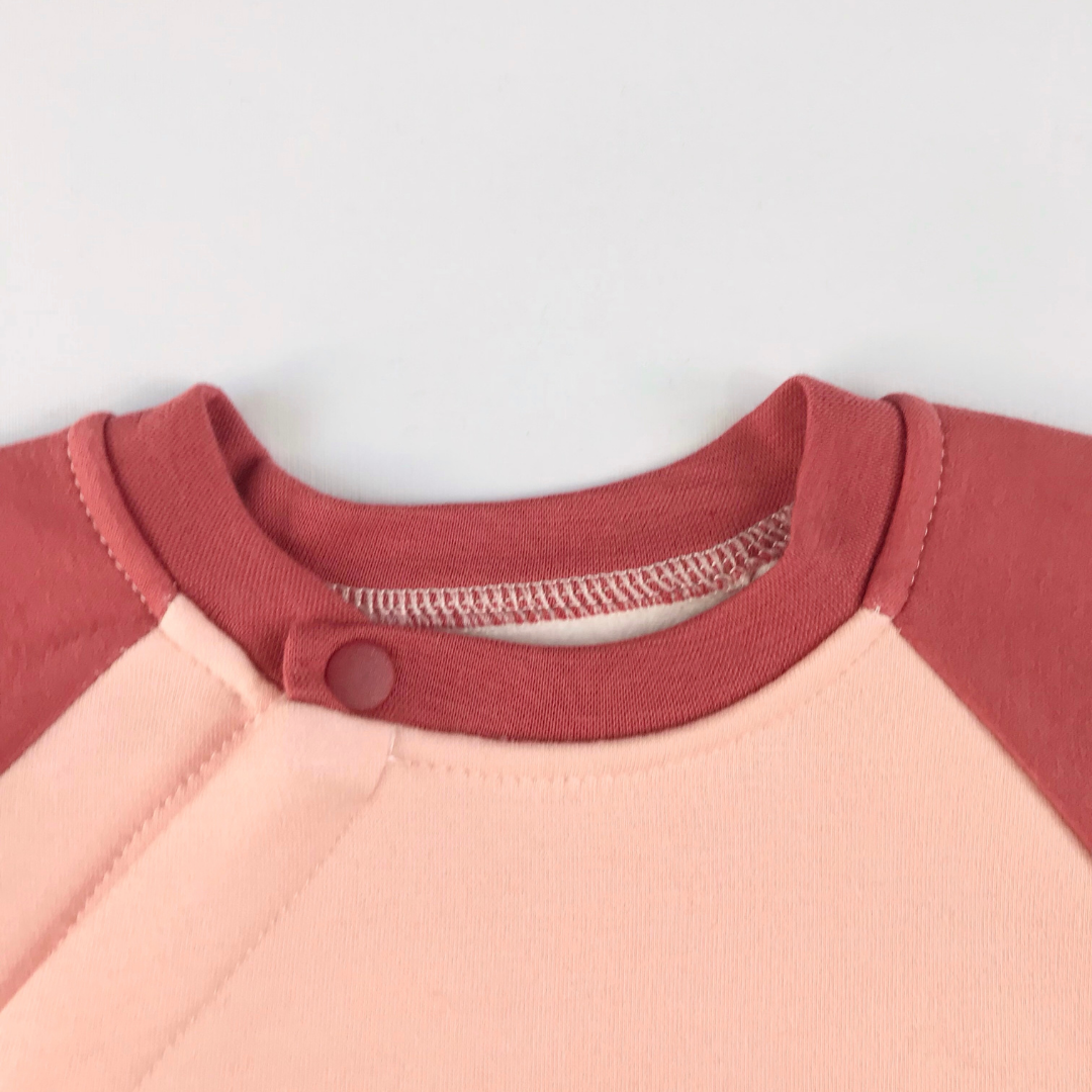 Detalle interior cuello y broche hombro