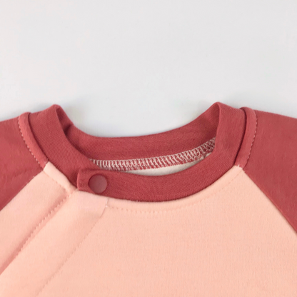 Detalle interior cuello y broche hombro