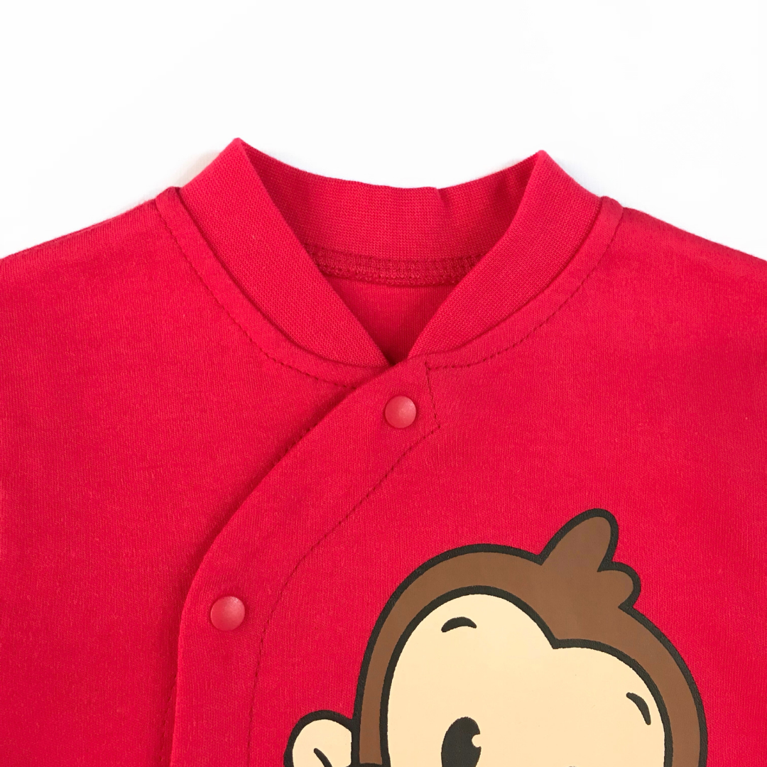 Detalle cuello redondo rojo