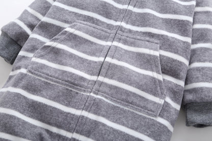 Detalle puño elástico gris oscuro manga rayas