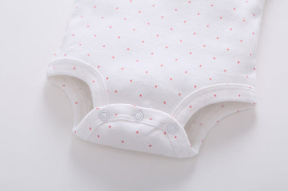 Detalle cuello alto chaleco acolchado gris con cremallera rosa