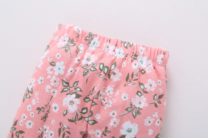 Conjunto 3 piezas bebé floral rosa - bebé sonriendo con chaleco acolchado gris