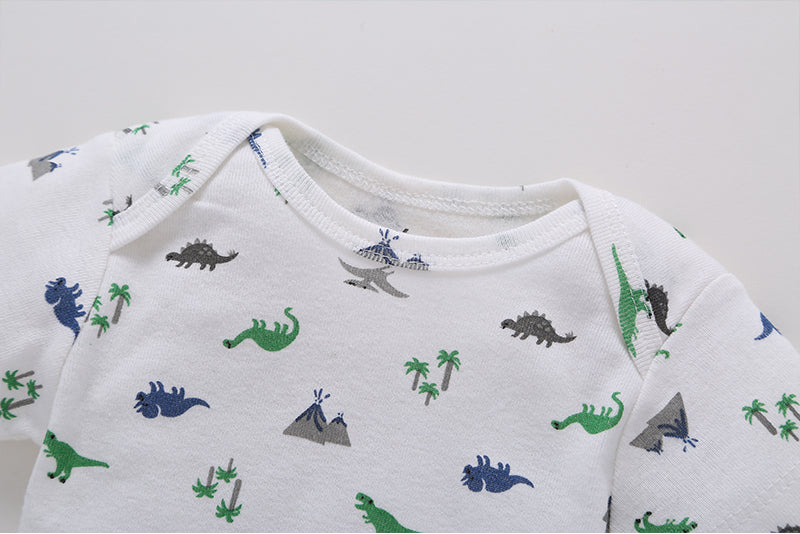Detalle cuello body manga corta dinosaurios